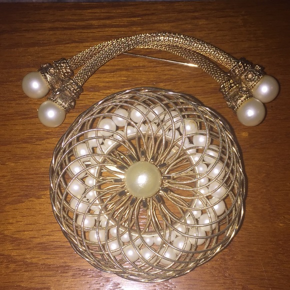 Faux Pearl Brooches - Picture 1 of 8